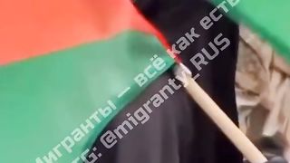 ПОКЛОННИЦА  НА  ИГИЛ НА МИТИНГ В МОСКВА