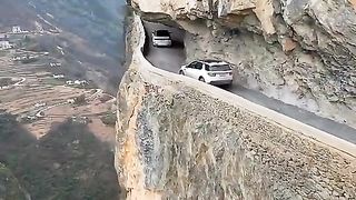 World's most dangerous train road