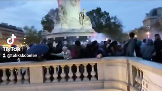 ПАРИЖ -  РАЗПРЪСКВАНЕ НА  АРАБСКИ ДЕМОНСТРАЦИИ