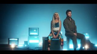 Mustafa Ceceli & Yıldız Tilbe - Aşktan Giderken