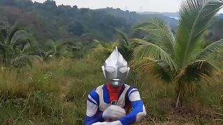 Ultraman Dancing
