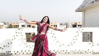 Tu Jo Has Has Ke Sanam Mujse Bat Karti Hai_Govinda Superhit Song_ Dance Cover By Neelu Maurya