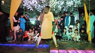 Main Chips De Wang Karari Ve, Chahat Baloch New Mujra Dance Performance 2