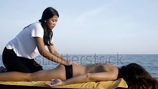 Urut di tepi pantai