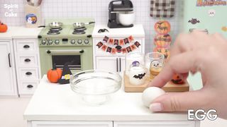 Cute fondant monster cake ???? miniature Halloween DIY cake decorating
