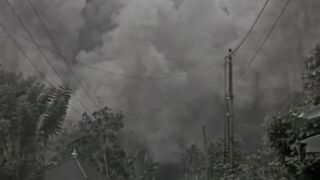 #prayforsemeru Gunung semeru erupsi 4 Desember 2022