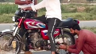 Bike stand pulling prank || Ateeq Chaudhry || ashar loona