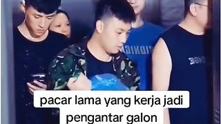 Pacar lama yang kerja jadi pengantar galon