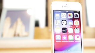 ОФИГЕННЫЙ iPhone 5S в 2019 !