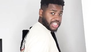 Mettez une note sur 10 pour la danse de Maurice ???? #drole #waynestv #sketch #rire #divertissement