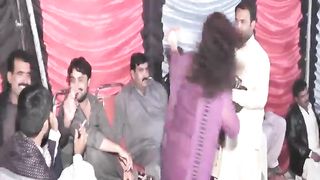 Mujhy Peeny Ka Shoq Nahen B