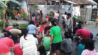 Javanese Tradition it is called "udik-udikan"