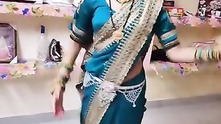 A beautiful woman dance video full entertainment