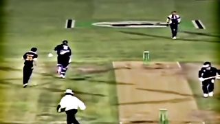 Wasim Akram Bowling with Old Ball ????| subsribe this channel
