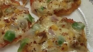 Mini bread pizza recipe ( subscribe please )
