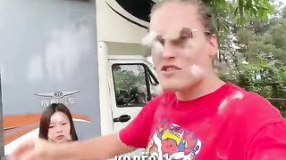 Любить кошку можно только на ее условиях.