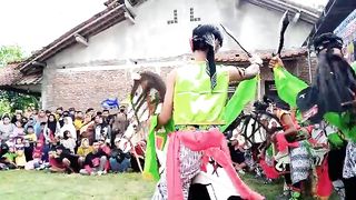 Banyumasan Ebeg Budalan Dance