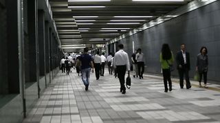 airport crowd