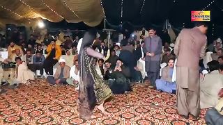 Mehak Malik  Suit Tera Kala Kala Kamal Nong