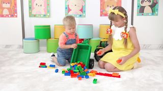 Diana and Roma Show Little Oliver How to Behave 2