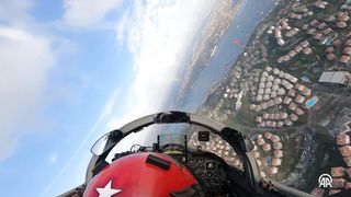 Watch the Istanbul Bosphorus from the cockpit of the SOLOTÜRK(F16) and Turkish Stars(NF-5)