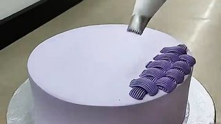 Making a cake decration