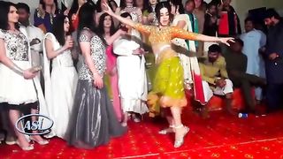 Mehak Malik latest mujara dance Kadi Te Has Bol Ve   Naseebo Lal