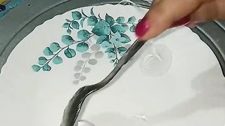 Cake decoration with thread