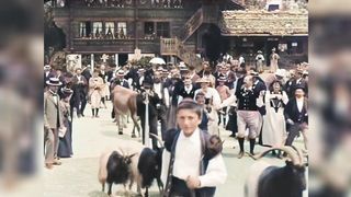In 1896, the Geneva Fair in Switzerland ended, and the scene of cows returning to temporary stables