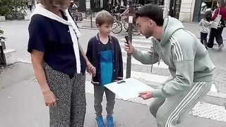 Je lui offre le poids de sa grand mère en cadeaux !