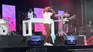 TIAKOLA CE REND COMPTE DE SES PAROLE EN PLEIN CONCERT ????