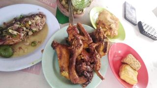 Ayam Goreng Kampung Sajolna