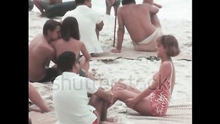 Cewek di pantai