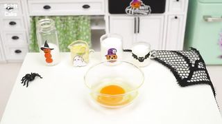 Miniature eyes cake decorating ideas ????