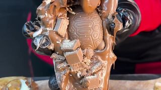 Deliciosa pizza de KitKat com acréscimo de Tortuguita ????Descubra as pizzas mais incríveis da galáxia