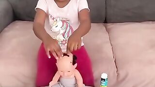 Anak dan boneka