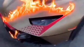 Il met le feu à sa Lamborghini #pourtoi #lamborgh @like
