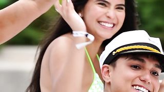 Ladies_Love_the_Snaps!_BoatSnaps_Lens_Steals_Their_Hearts