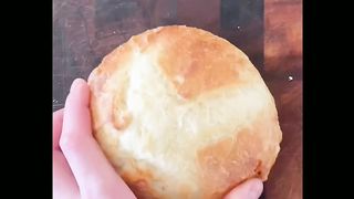 Cheesy Pepperoni Pizza Pull Apart Bread