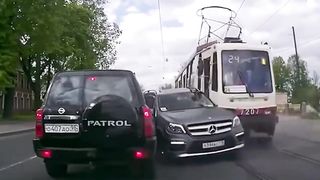 Необычные и нелепые ДТП. Как так можно умудриться.