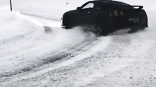 NISSAN GTR