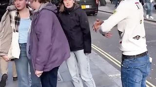 Saludar a una persona no es malo