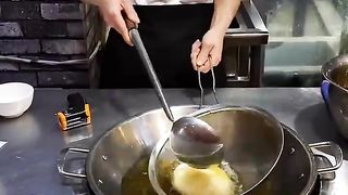 Asian street food 炸面团