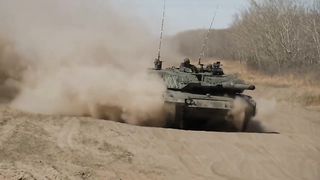 КАНАДА УВЕЛИЧАВА  ВОЕННИТЕ СИ РАЗХОДИ