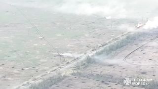 Ukraine Russia War | Russian Armored Vehicles Attack Near Marynka, Ukrainian Artillery Str | RCF