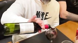 Подлить ли вам вина