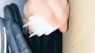 Секрет почему так сложно вставить зарядку в розетку.