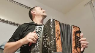 Joao Cerquido playing a beautiful Vira.