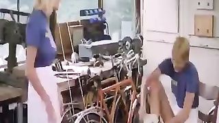 Ela só queria ada de bicicleta com amiga