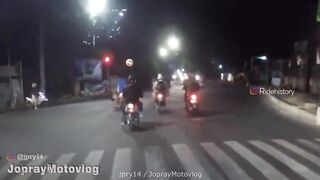 Motorbikes vs Trucks - Commotion Due to careless overtaking